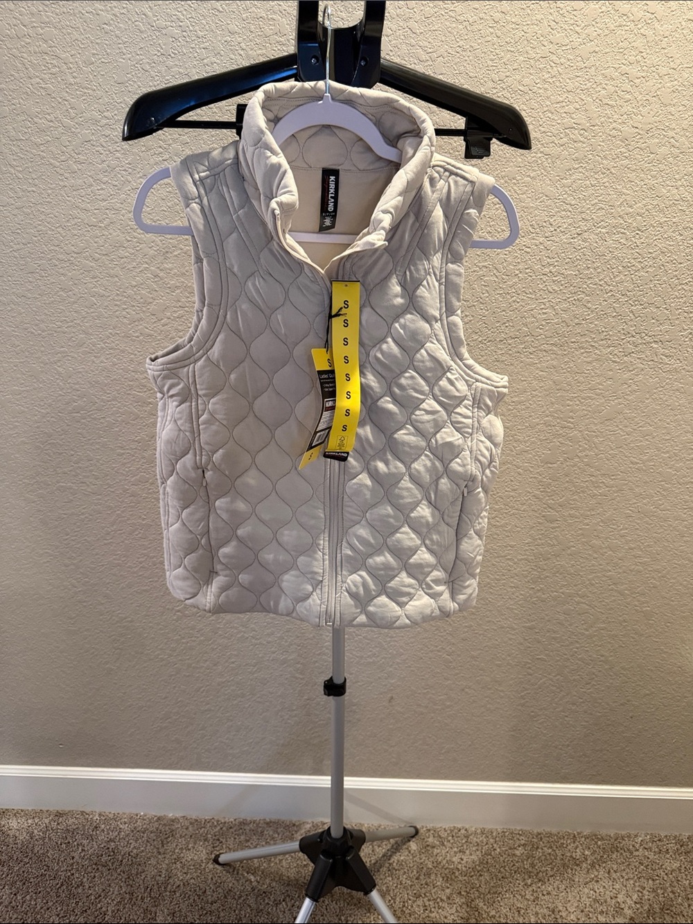 Kirkland Signature Quilted Cream Womens Vest. Size Small